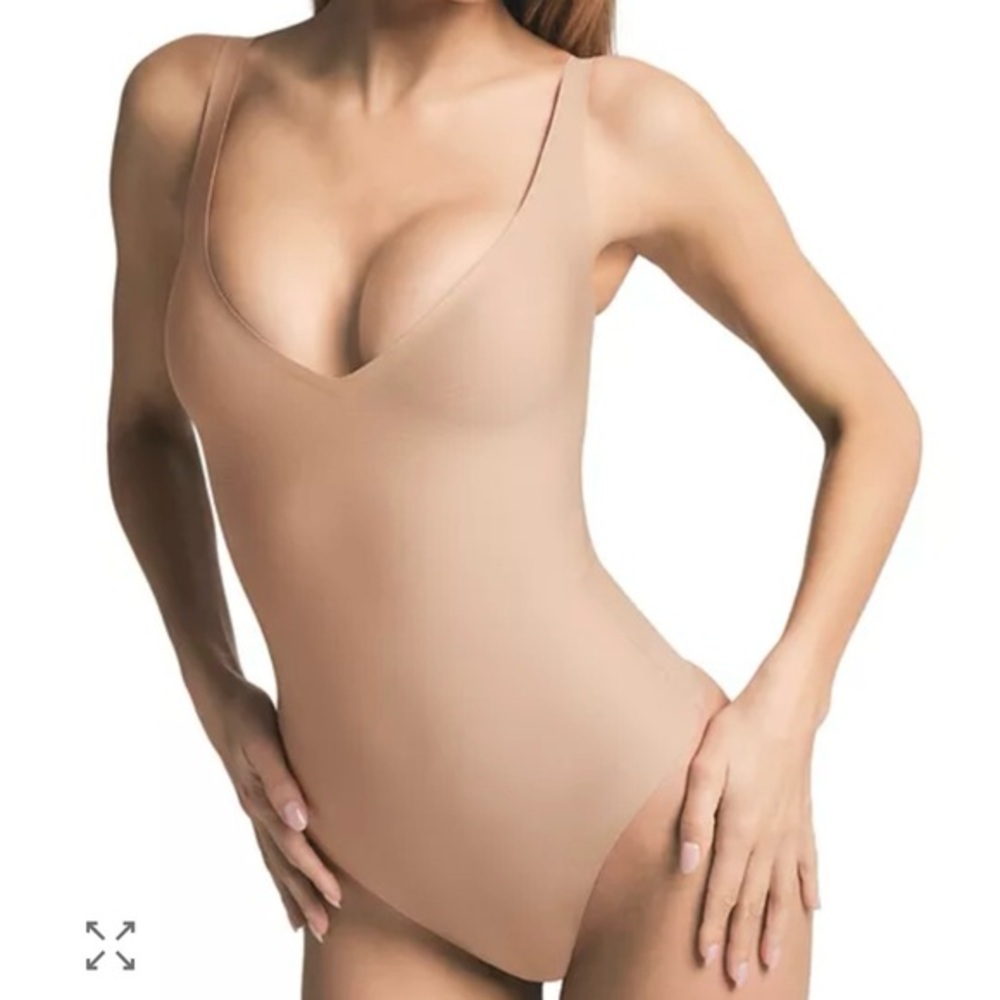 NWT SKIMS  BODY
PLUNGE BODYSUIT
STYLE: BD-THG-3326
COLOR: CLAY Large